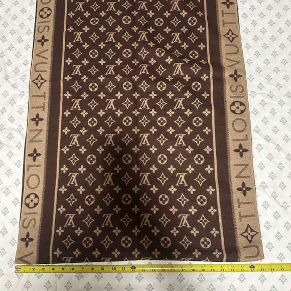 NWOT…Fashion Inspired Item (SCARFS)
80”X 25”
*Features Bold Logo Design - Picture 10 of 11